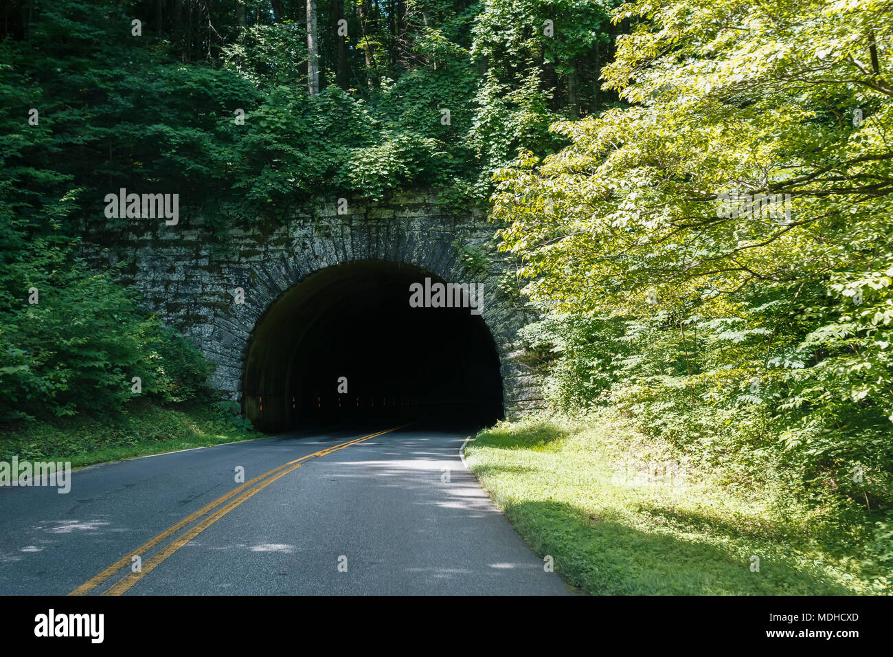 Blue Ridge Parkway túnel, Great Smoky Mountains National Park, Carolina del Norte, Estados Unidos de América Foto de stock