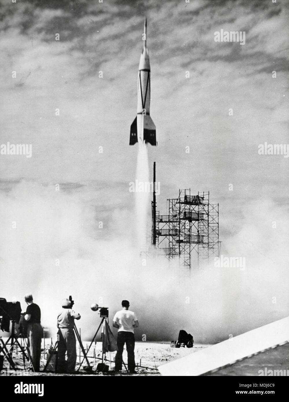 Primer lanzamiento de cohetes V-2 de parachoques, Cabo Cañaveral, EE.UU. 1950 Fotografía de stock - Alamy