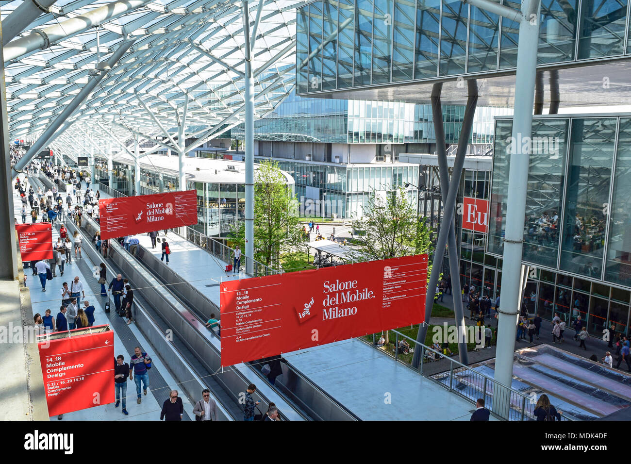 Milán, Italia - Abril 18th, 2018: el Salone del Mobile Foto de stock