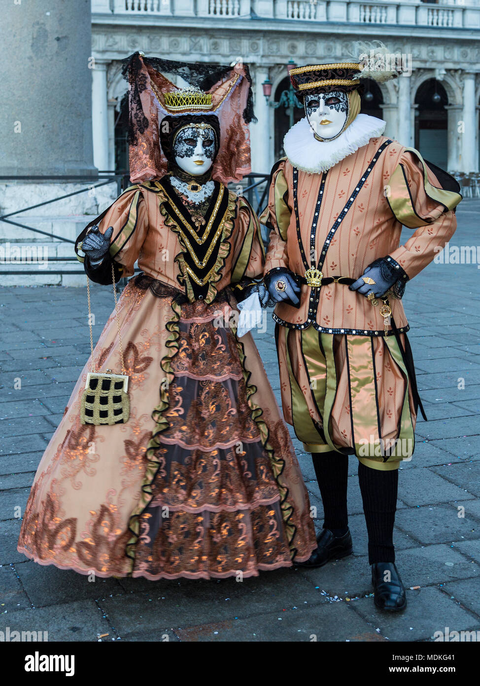 Vestidos De Bola Fotos e Imágenes de stock - Página 10 - Alamy