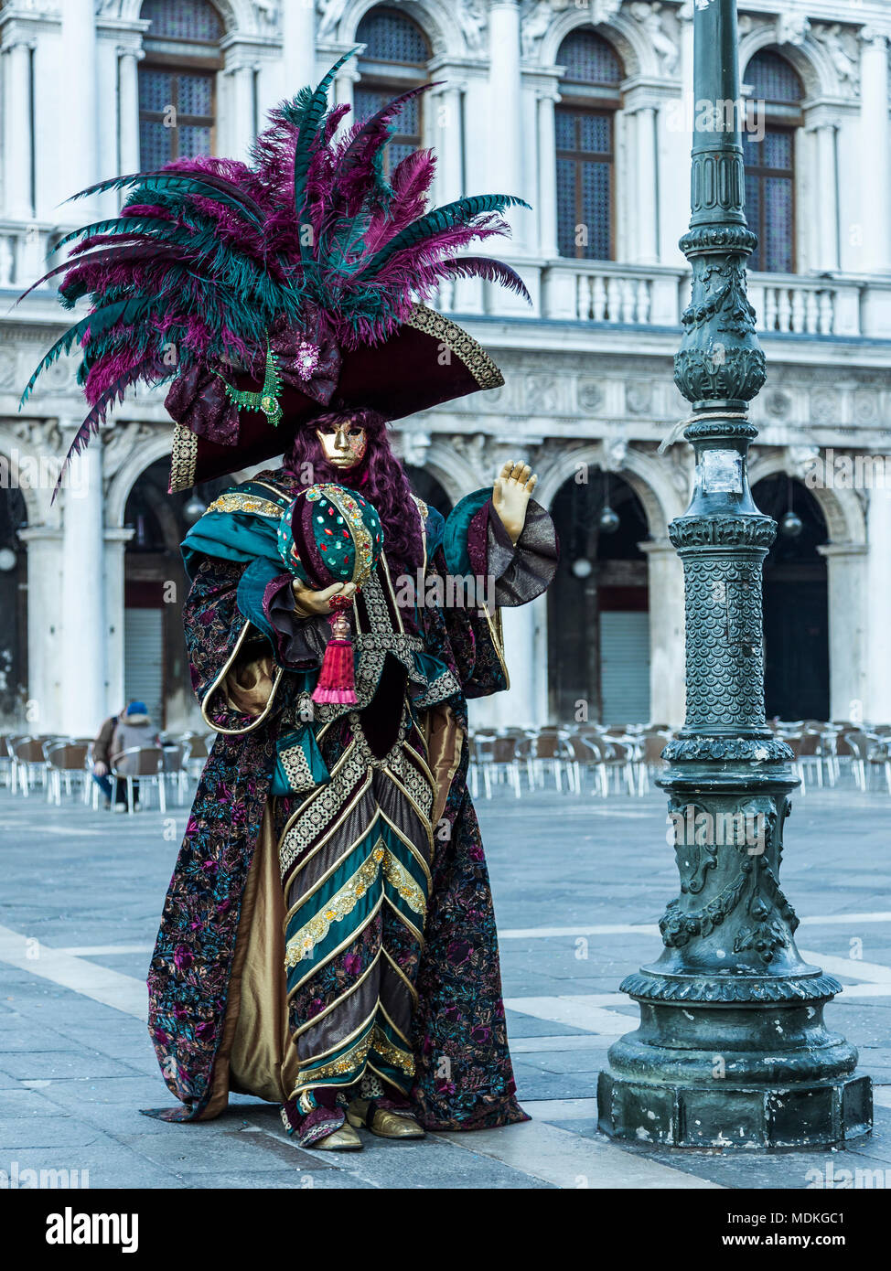 Carnaval de Venecia, trajes, máscaras, baile de máscaras, Febrero, Piazza San Marco, la Plaza de San Marcos Foto de stock