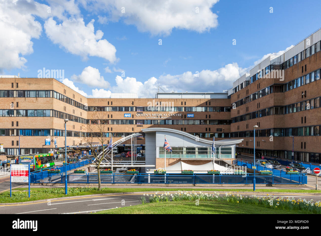 Entrada principal del Queen's Medical Center. QMC es parte de la 