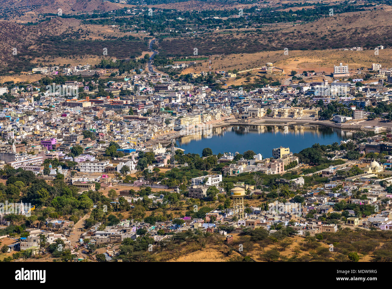 La India, Rajastán, vista de la ciudad y el lago Pushkar Foto de stock