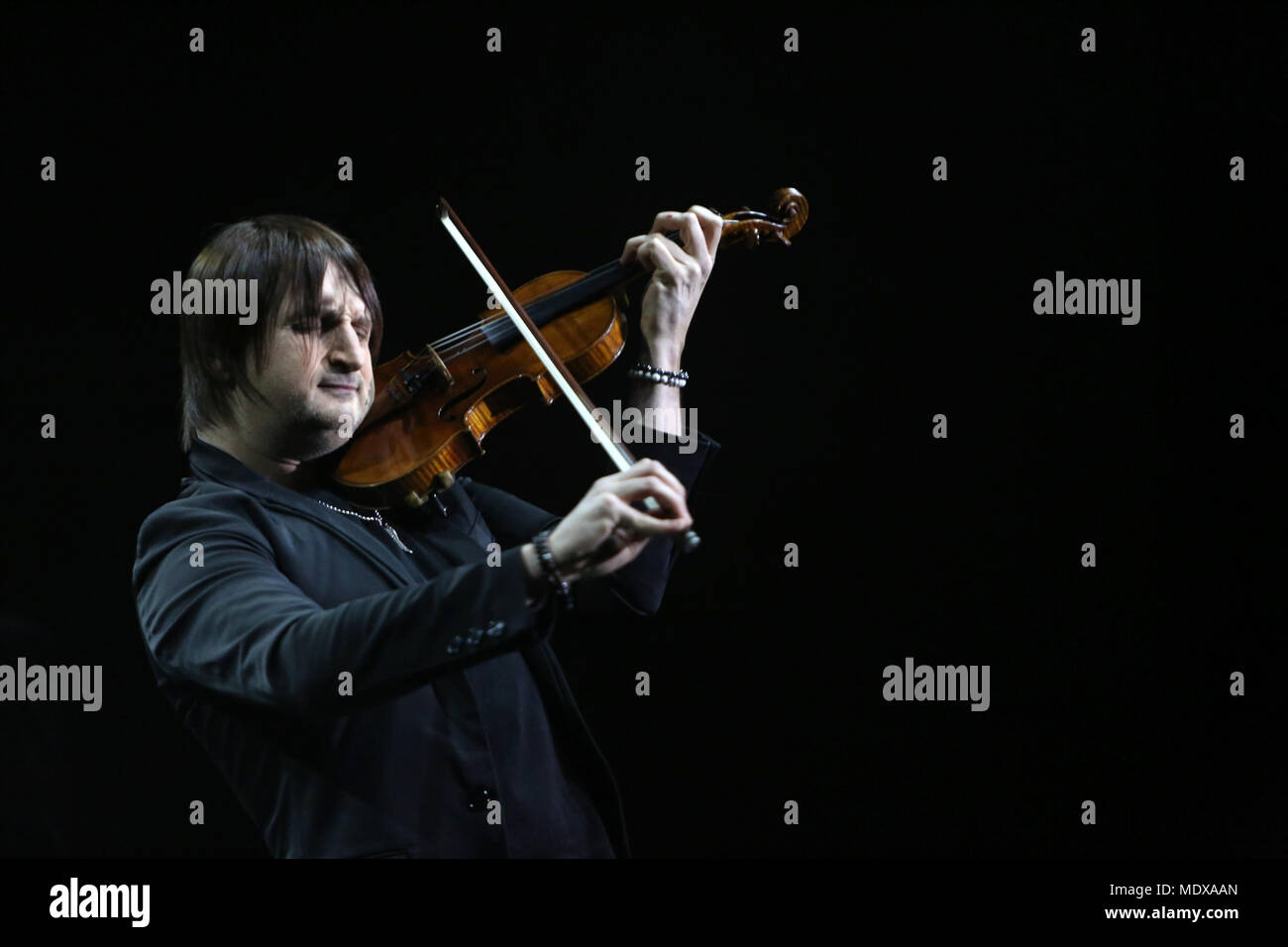 Stradivarius violin fotografías e imágenes de alta resolución - Página 6 -  Alamy