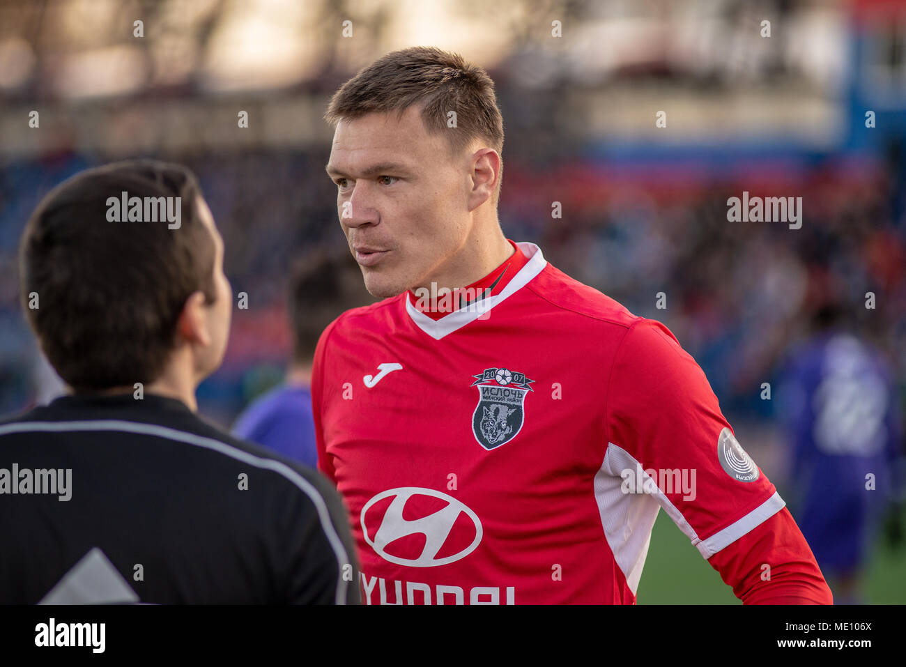 MINSK, BIELORRUSIA - Abril 7, 2018: Sergey Turanok de Isloch durante el partido de fútbol de la Liga Premier de Belarús entre FC y FC Dynamo Minsk Isloch en el estadio de Minsk FC Foto de stock