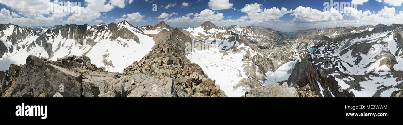 Cumbre de montaña panorámica de 360 grados desde la cima del pico de la imagen en la parte oriental de Sierra Nevada de California Foto de stock