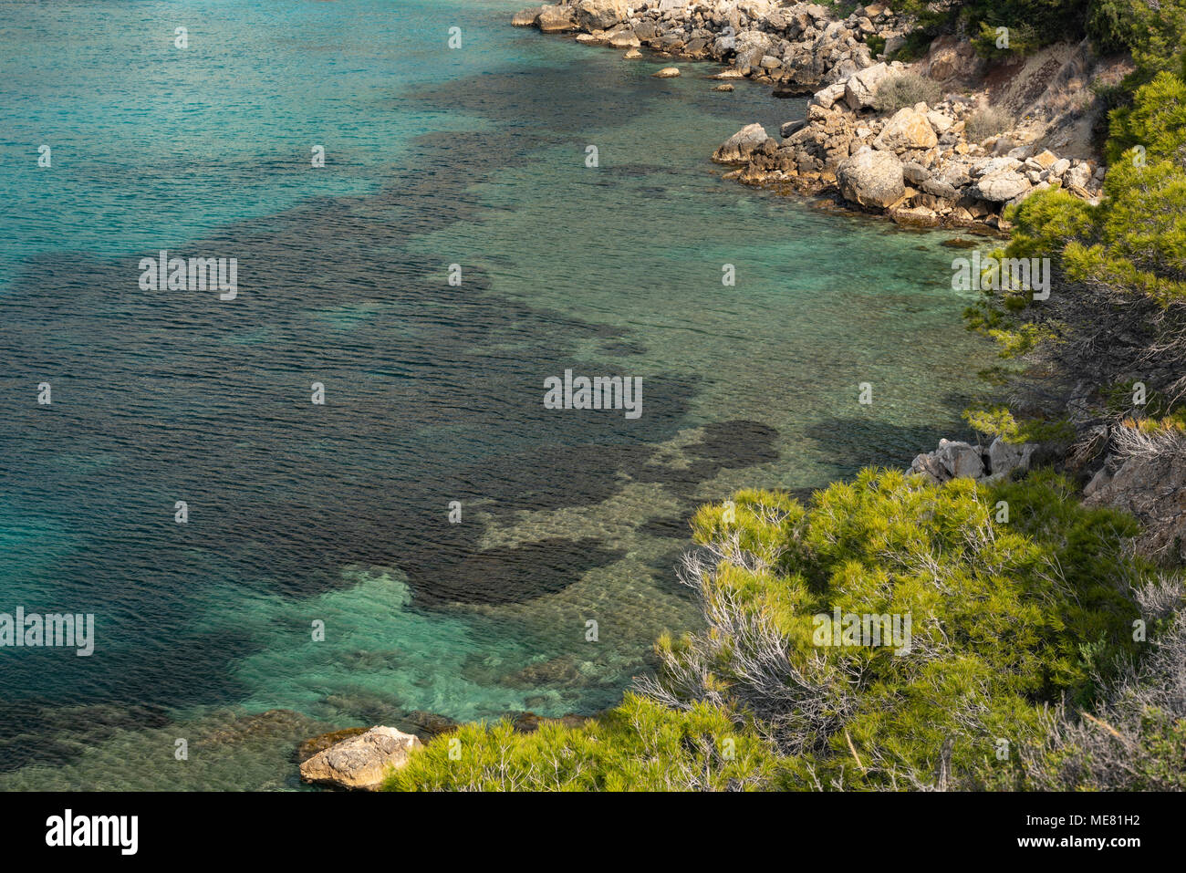 Entre Altea y Calpe El Mascarat, con sus aguas color turquesa de costa, Altea, Alicante, Costa Blanca, España Foto de stock