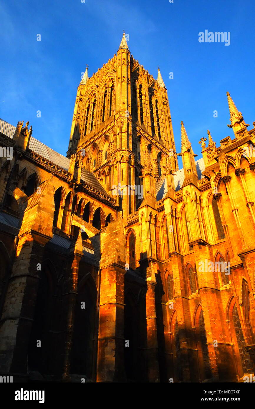 Una tarde de finales de invierno el sol besó la catedral de Lincoln, Foto de stock