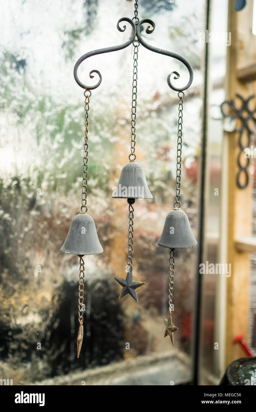 campanas crear un jardín colgante ornamento en un vivero Fotografía de stock Alamy