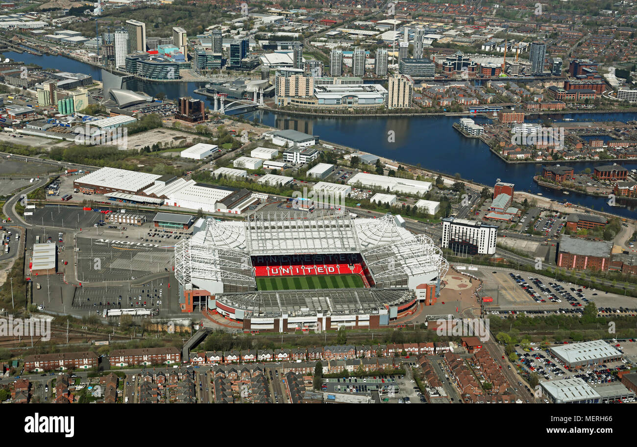 Vista aérea del Manchester United, Old Trafford y Salford Quays Foto de stock