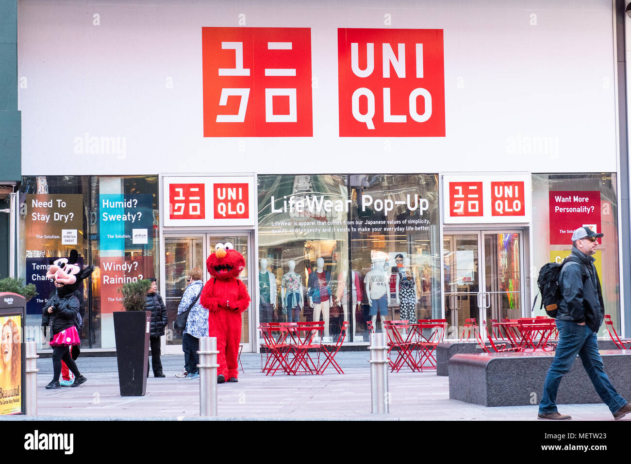 Uniqlo store en Times Square en la Ciudad de Nueva York Fotografía de stock  - Alamy