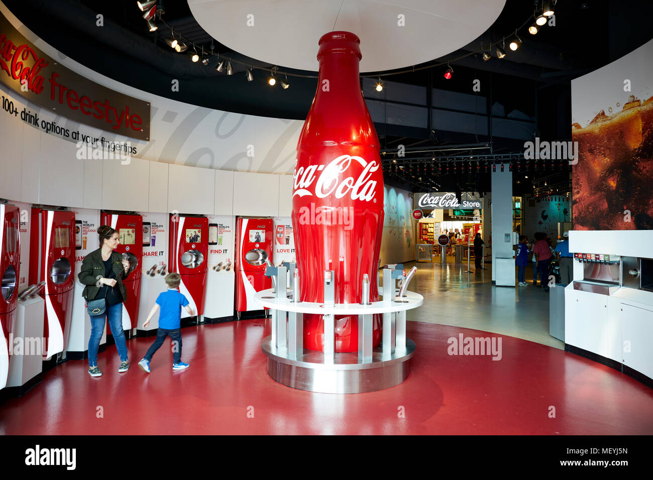 Atlanta, capital del estado de Georgia en Estados Unidos, el interior del  Mundo de Coca-Cola un museo Fotografía de stock - Alamy