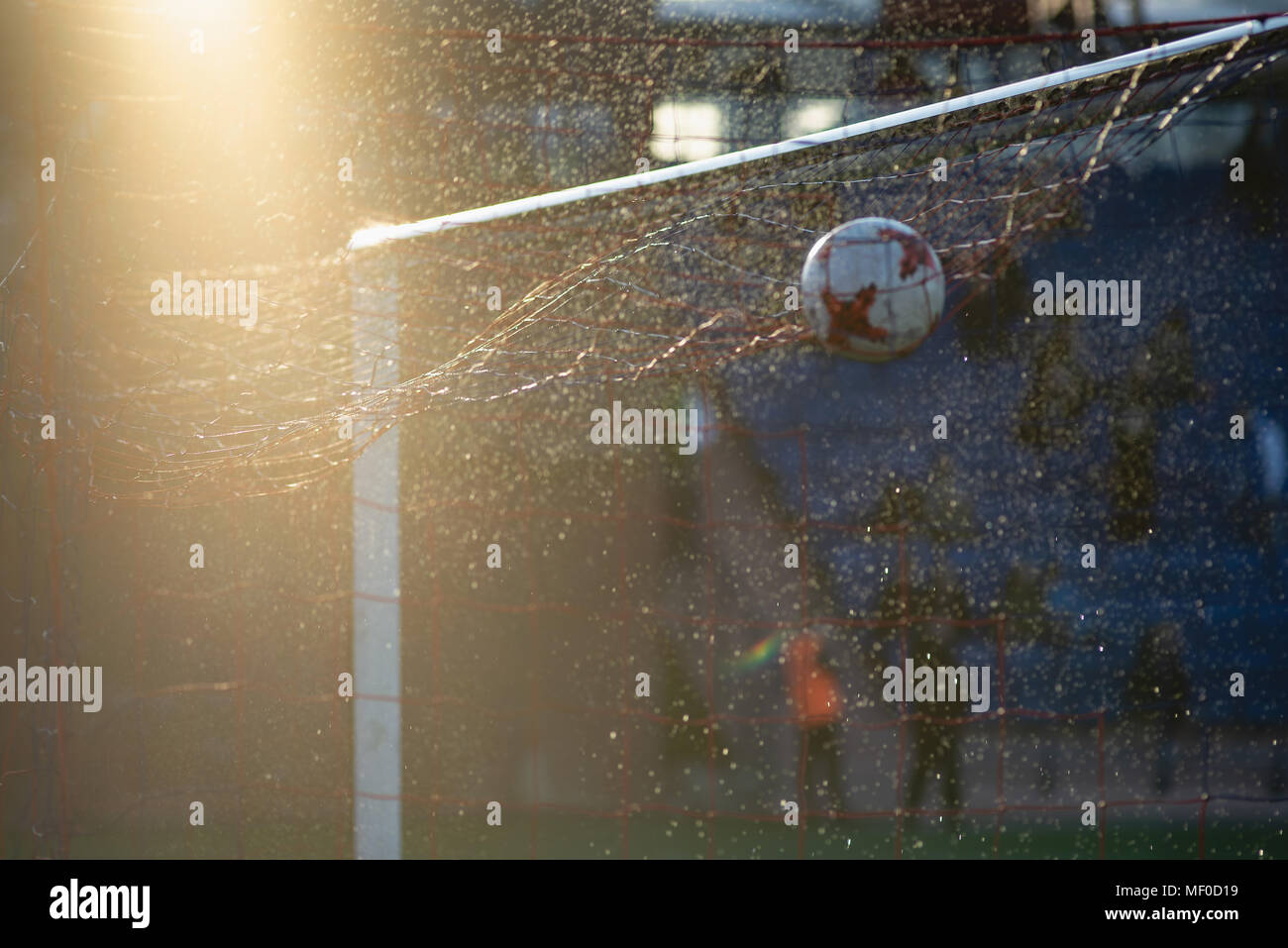 Fútbol Deporte gates con net en campo. Foto de stock