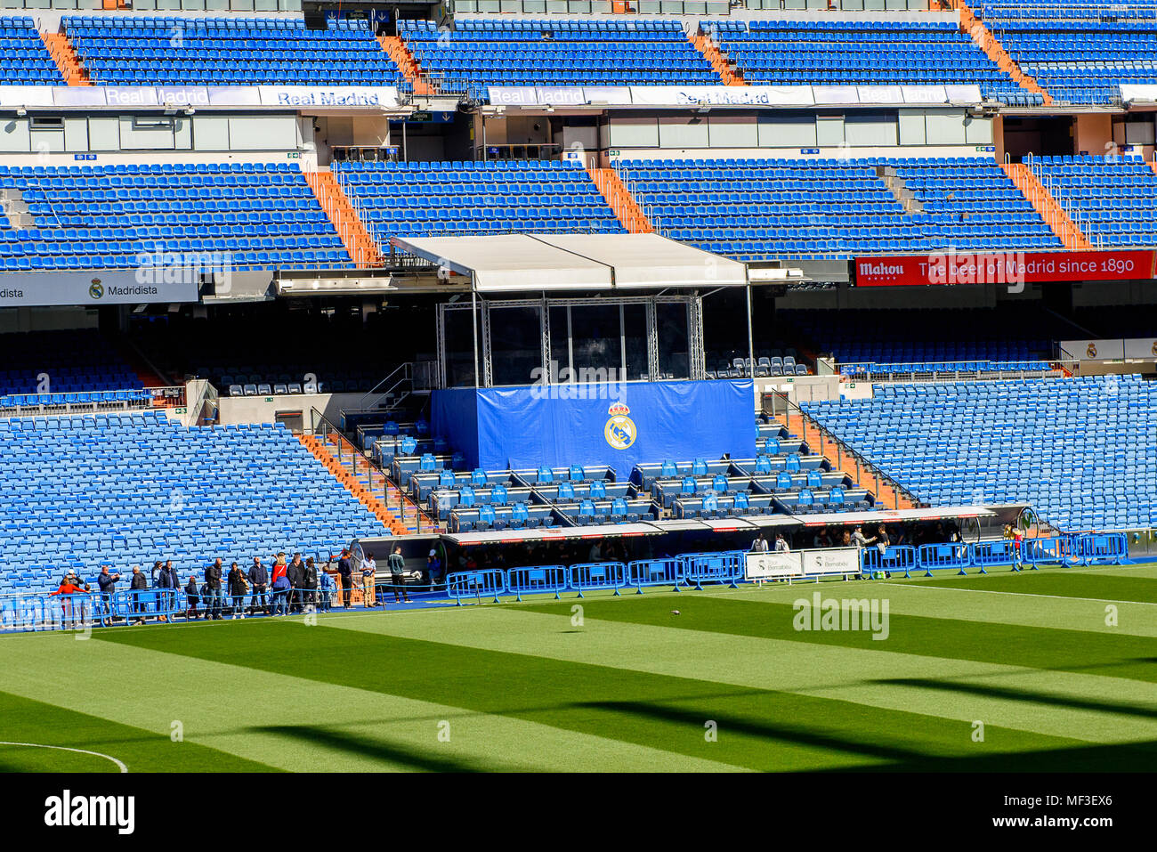 MADRID - Abril 14, 2018: el estadio Santiago Bernabeu, la casa de área del club de fútbol Real Madrid Foto de stock