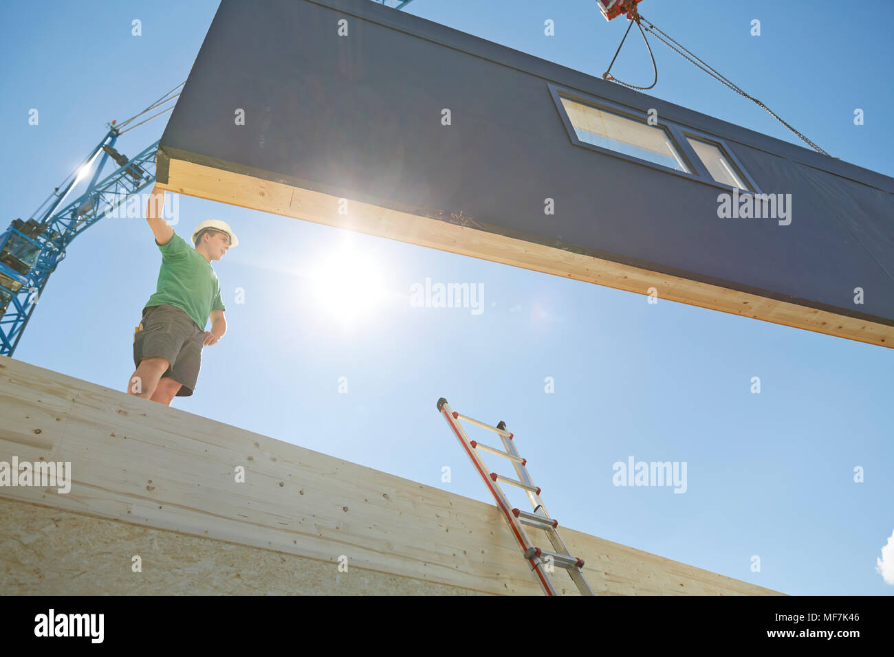 Austria, trabajador contra el sol, la pared exterior de posicionamiento Foto de stock