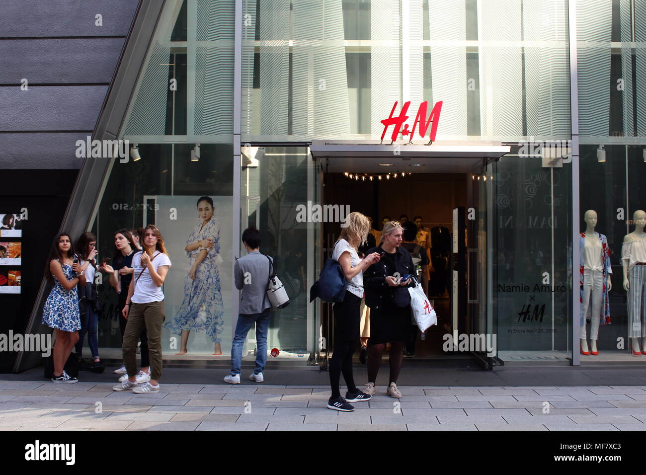H&m store tokyo fotografías e imágenes de alta resolución - Alamy