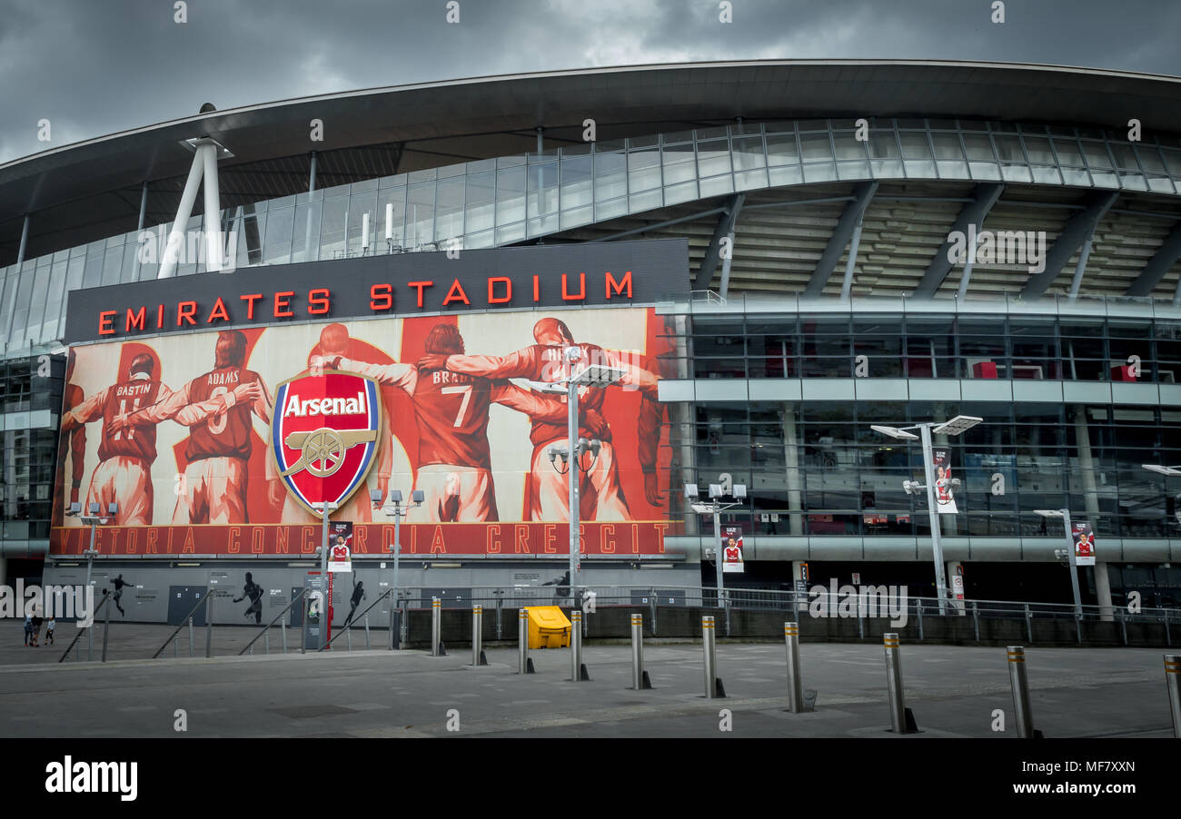 Arsenal Emirates Stadium, de Londres, Reino Unido - Junio 26, 2016 : Arsenal stadium con un espectacular cielo, Londres Reino Unido Foto de stock