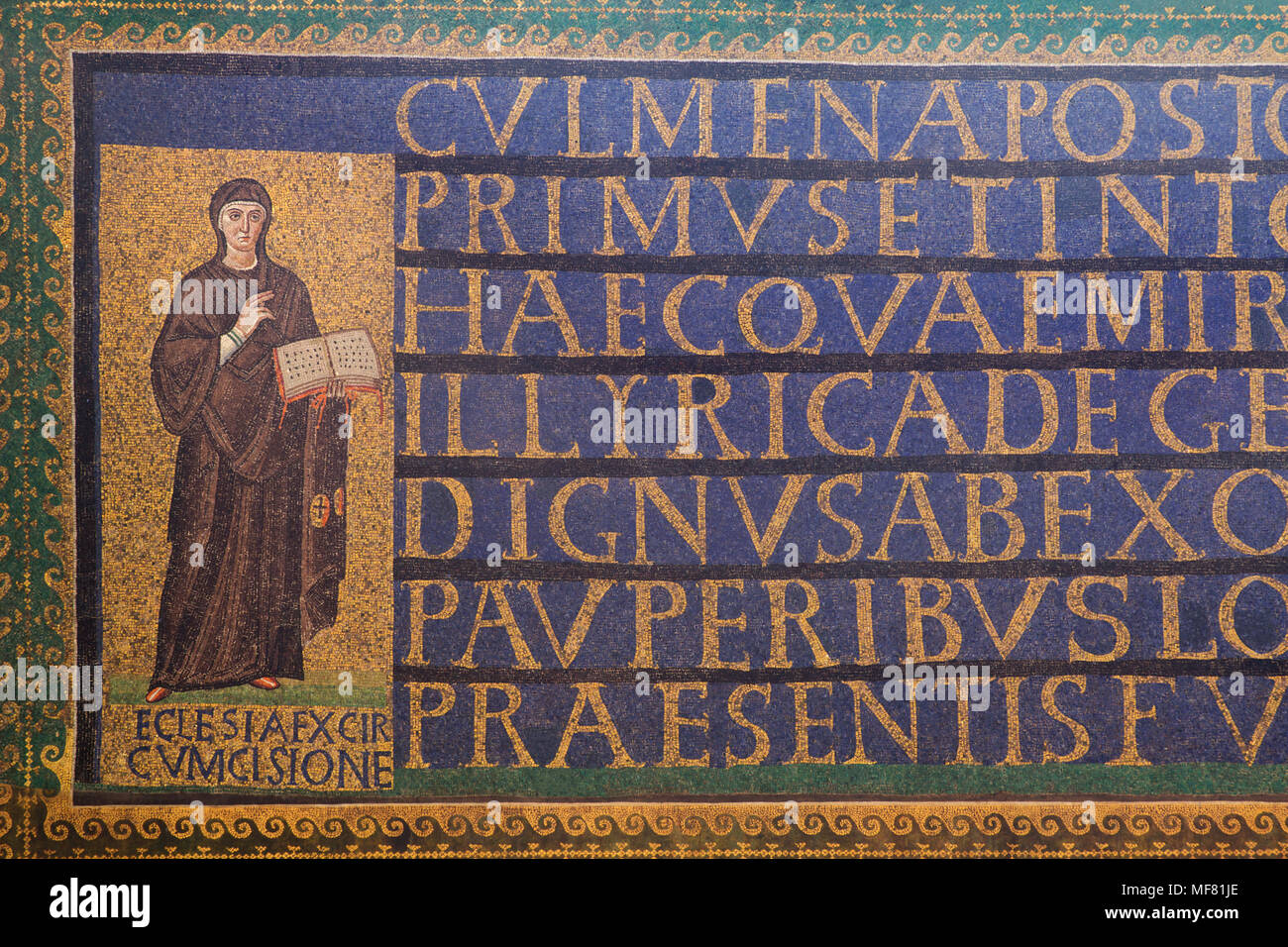 Basílica de Santa Sabina - mosaico con la original 5ª siglo la dedicación de la Iglesia - Roma Foto de stock
