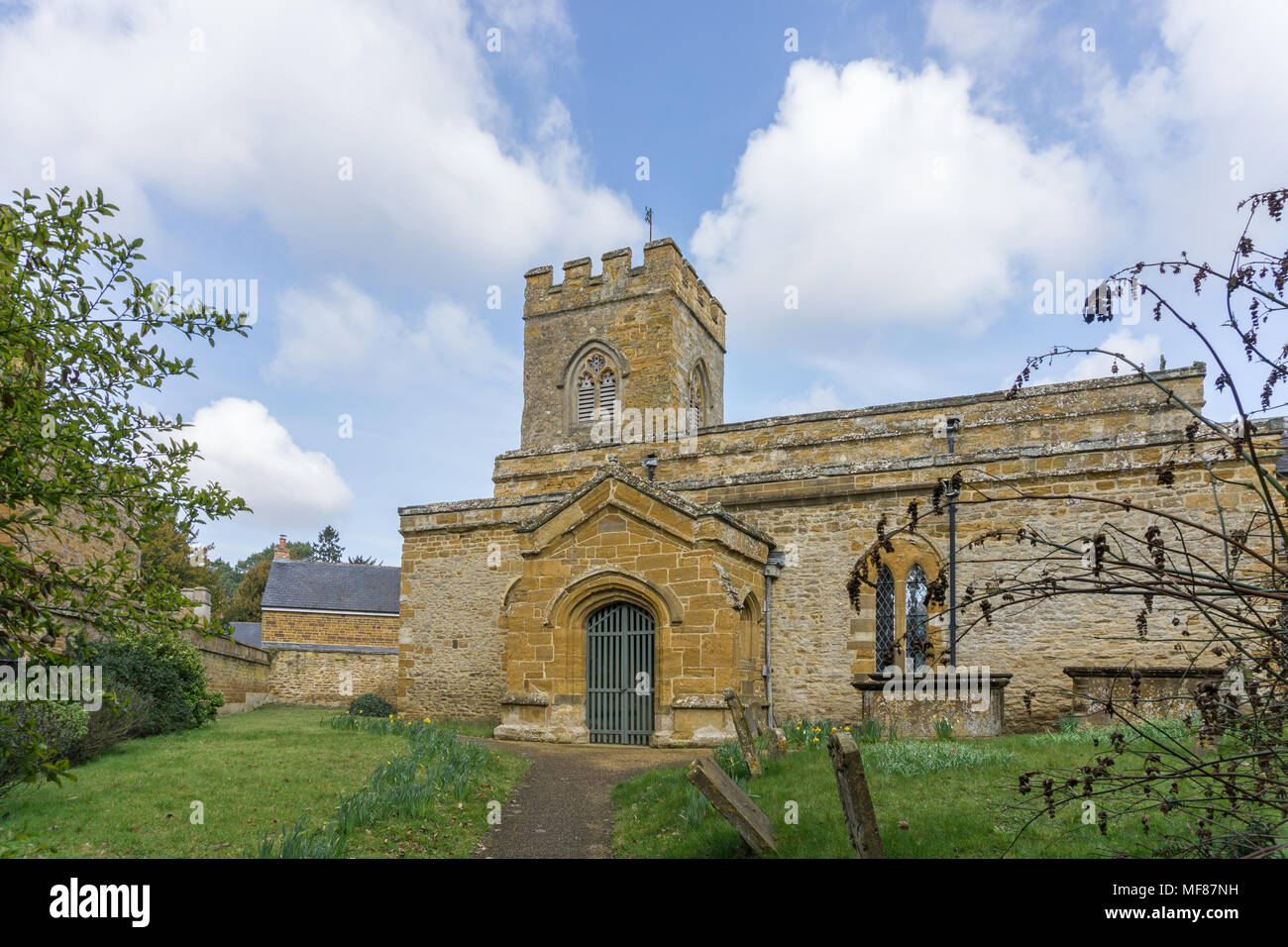 La iglesia parroquial de San Pedro y san Pablo, en la aldea de