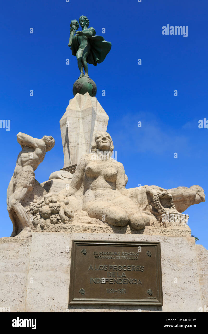 Monumento a la libertad, la Plaza de Armas, Trujillo, Perú, América del