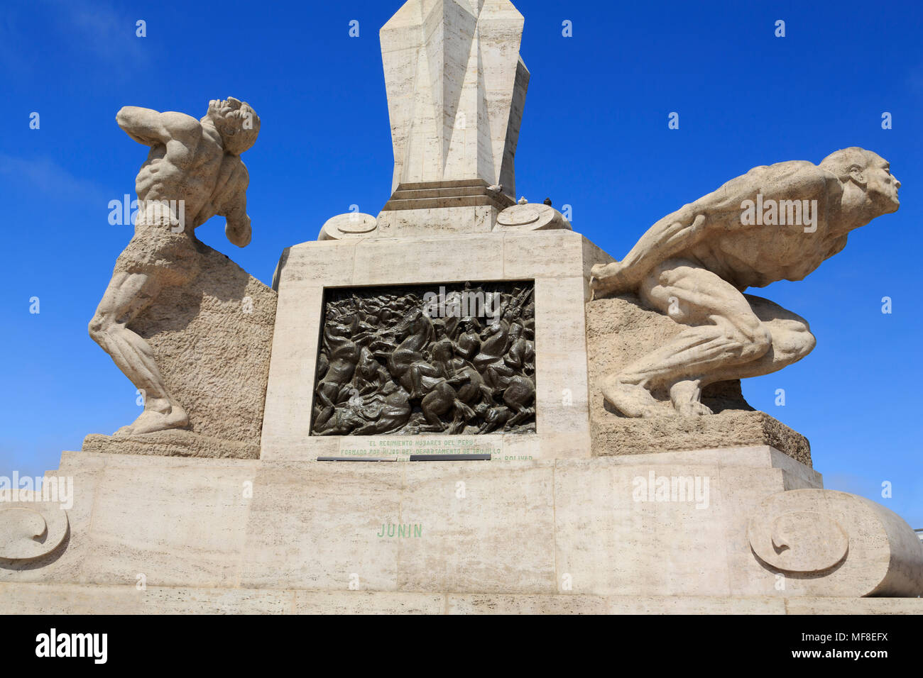 Monumento a la libertad, la Plaza de Armas, Trujillo, Perú, América del