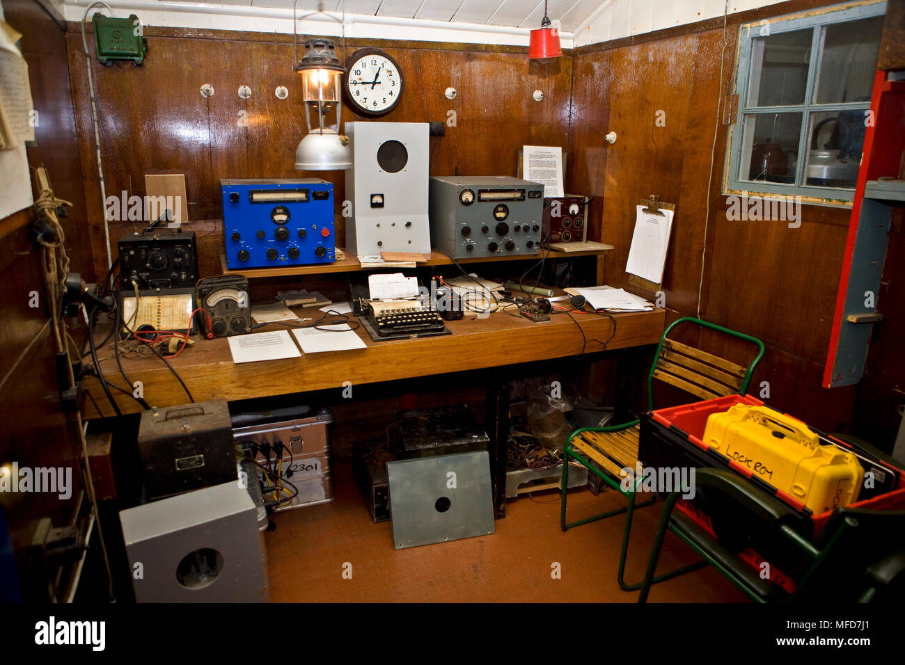 La sala de radio antiguo Puerto Lockroy base británica, la Antártida  Fotografía de stock - Alamy