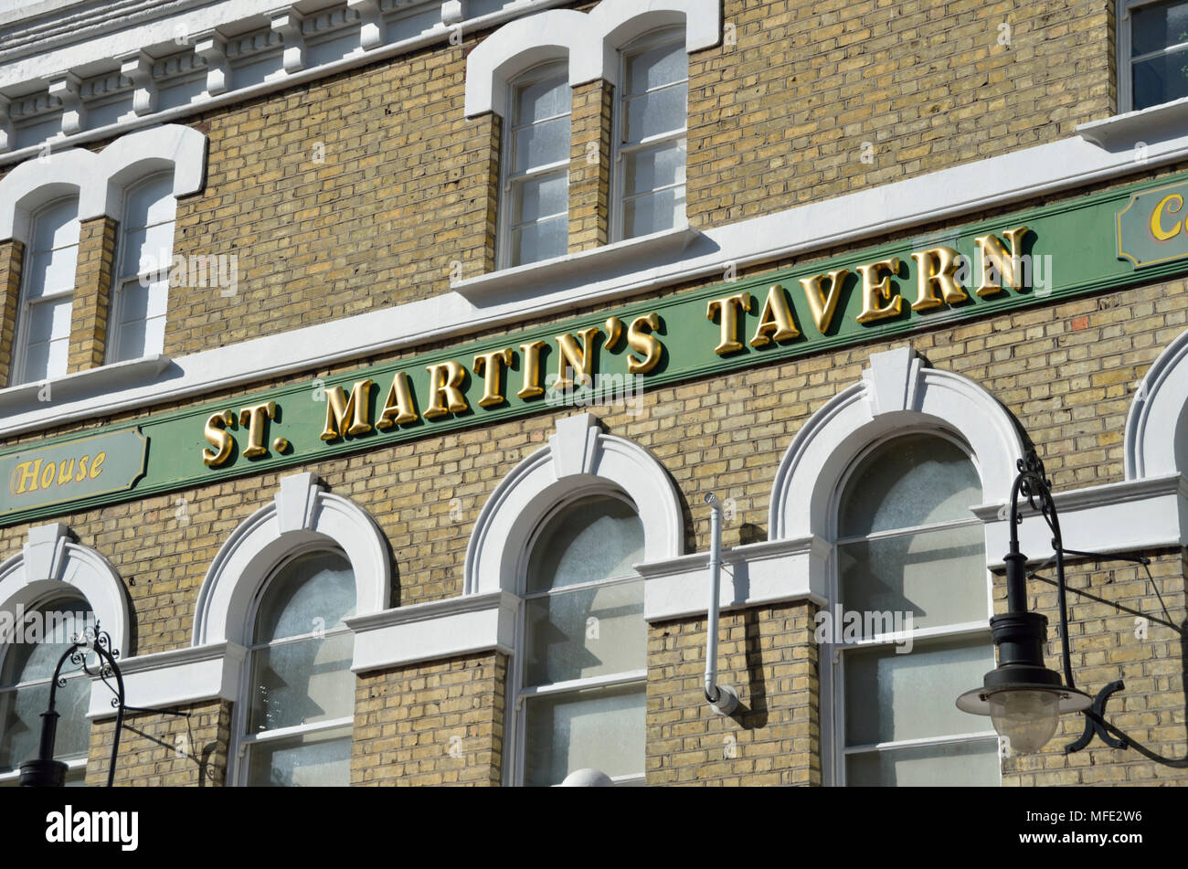 St Martin's Tavern public house en la ciudad de Camden, Londres, Reino Unido. Foto de stock