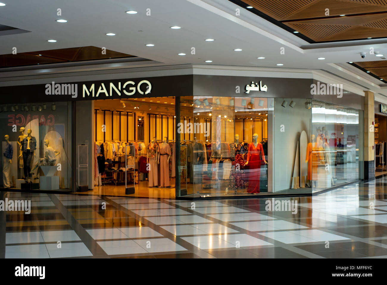Las prendas, mango ropa showroom en centro comercial llamado 'Mango'  Fotografía de stock - Alamy