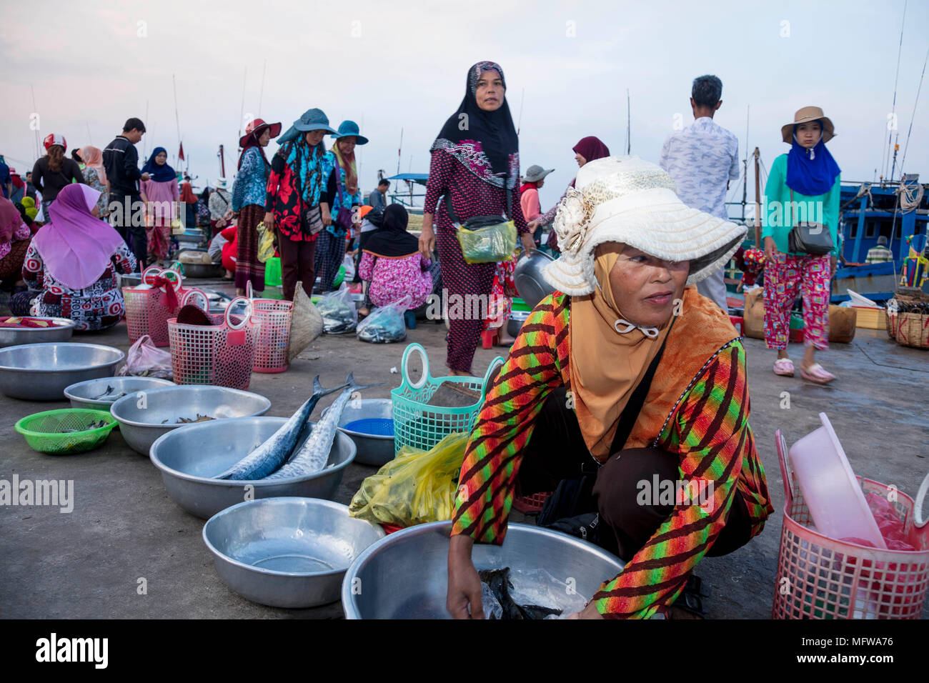El mercado del pescado en Kampot, Camboya Foto de stock