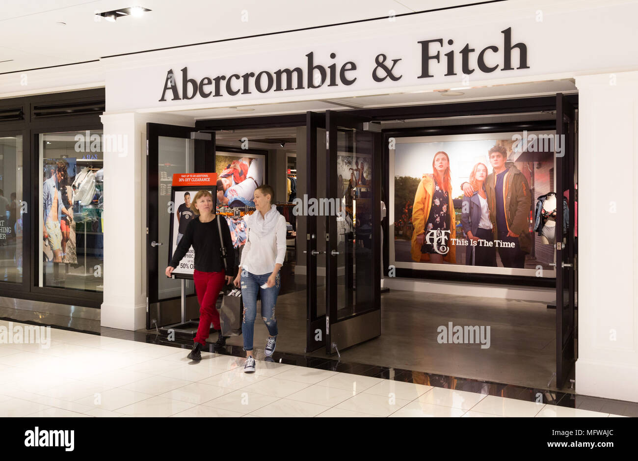 Privilegio fresa Mediana Abercrombie and fitch store fotografías e imágenes de alta resolución -  Alamy