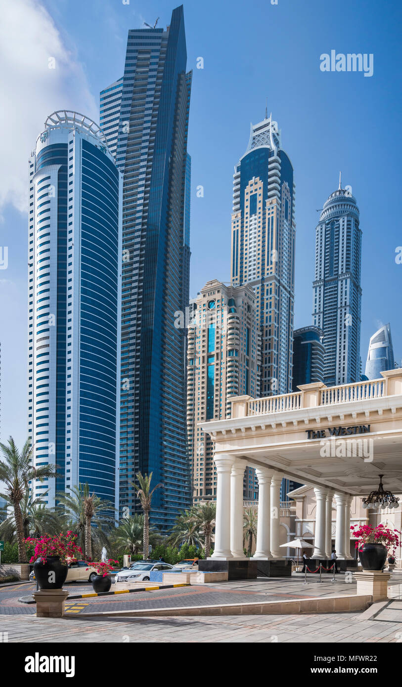 El Westin Hotel en la zona del puerto deportivo de Dubai, EAU, del Oriente Medio. Foto de stock