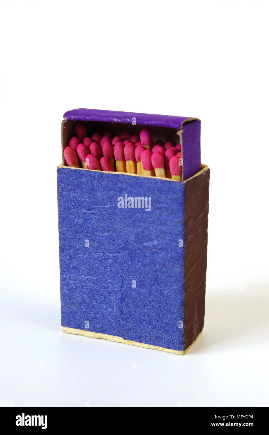 Caja de fósforos azules con nuevas coincidencias dentro Foto de stock