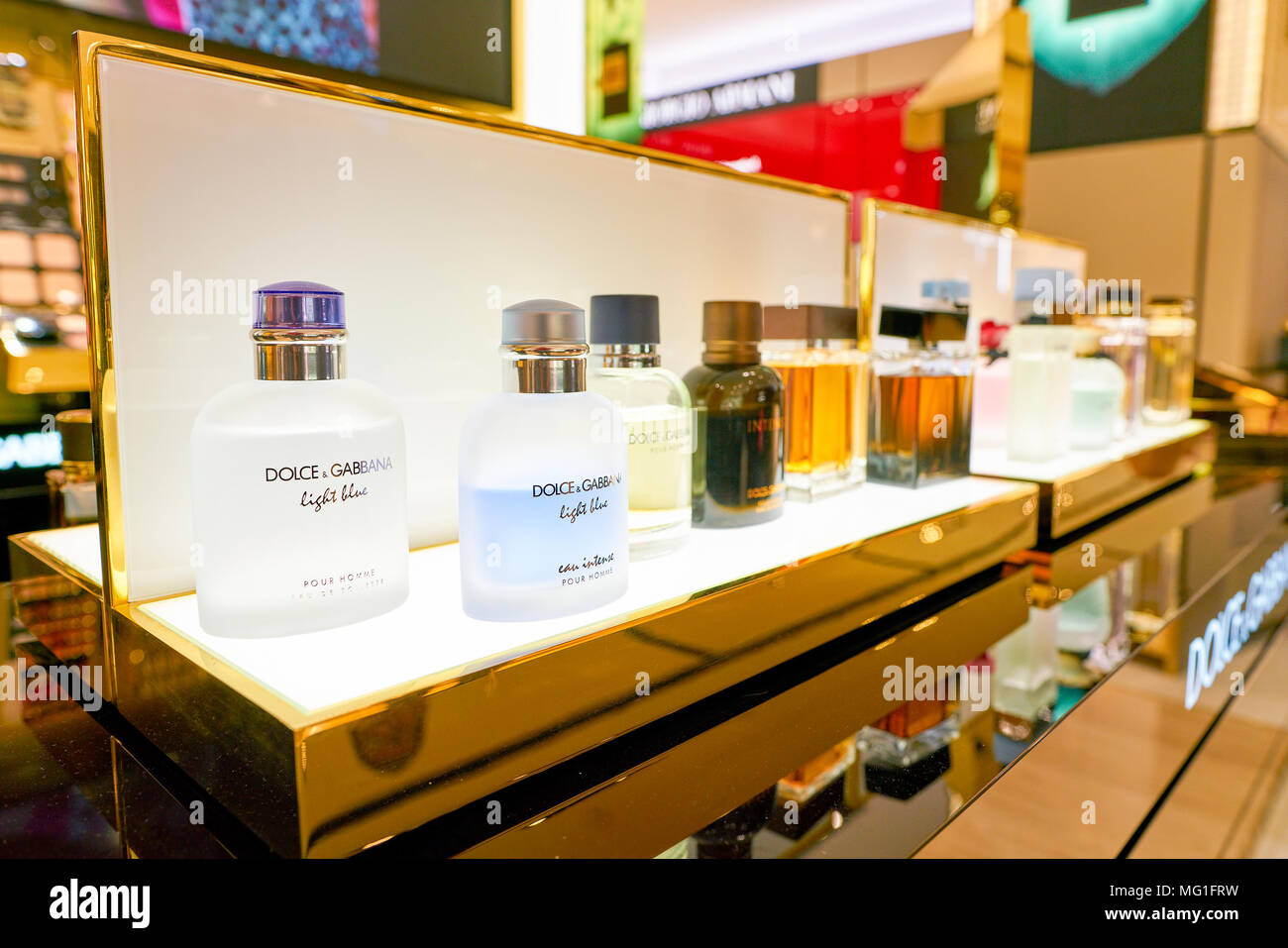 Dolce Gabbana Perfume Fotos e Imágenes de stock Alamy Dolce Gabbana Perfume Fotos e Imágenes de stock Alamy