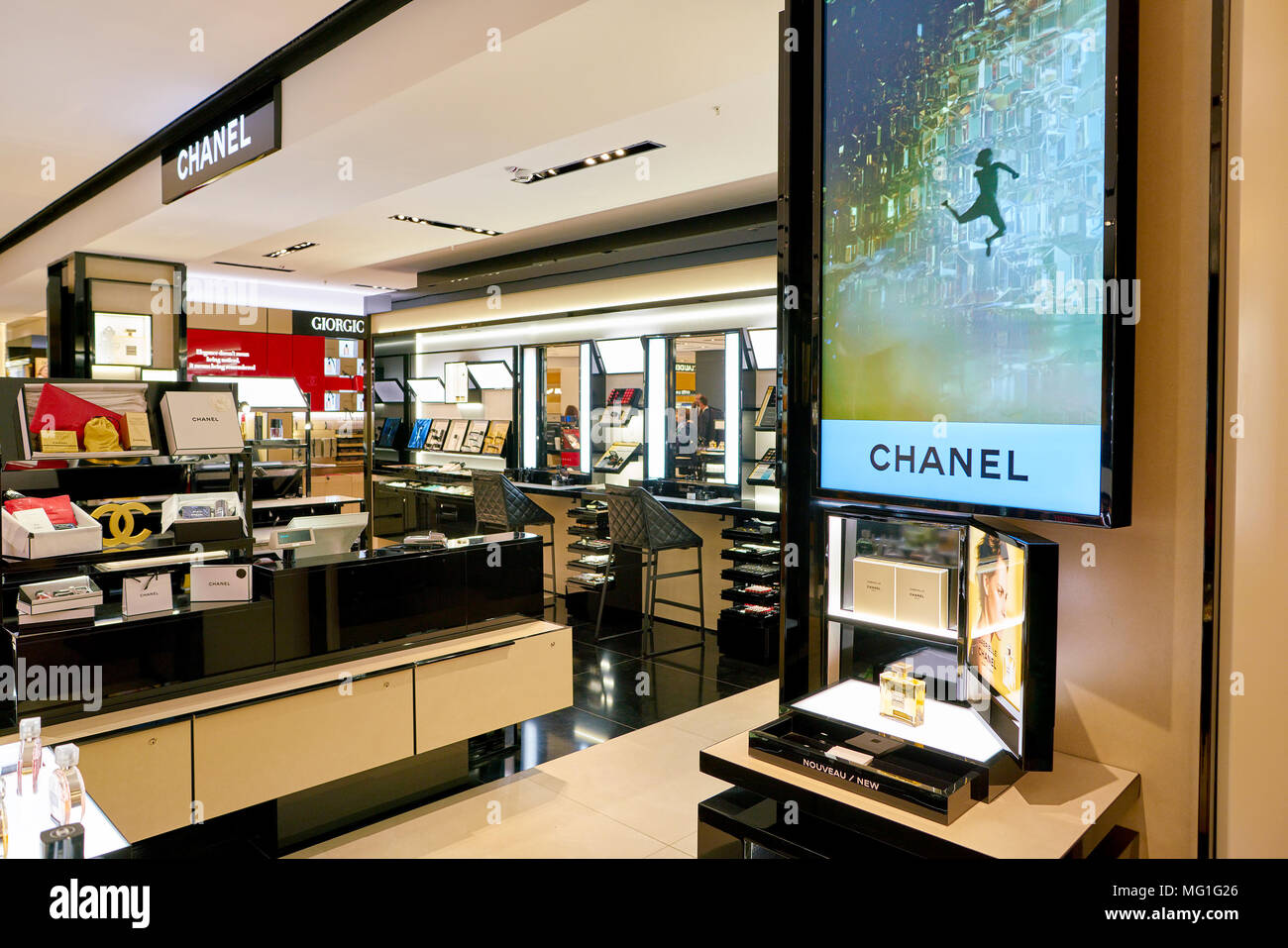 Chanel outlet fotografías e imágenes de alta resolución - Página 4 - Alamy