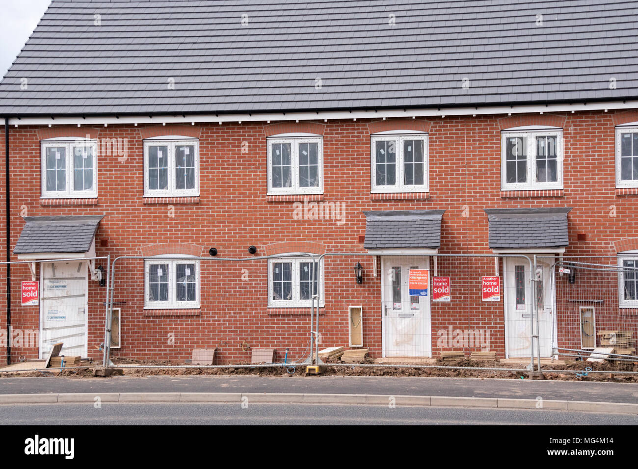 Desarrollo de nuevas viviendas por Bovis Homes en antiguos terrenos del Cinturón Verde, Redditch, Worcestershire, Inglaterra, Reino Unido. Foto de stock