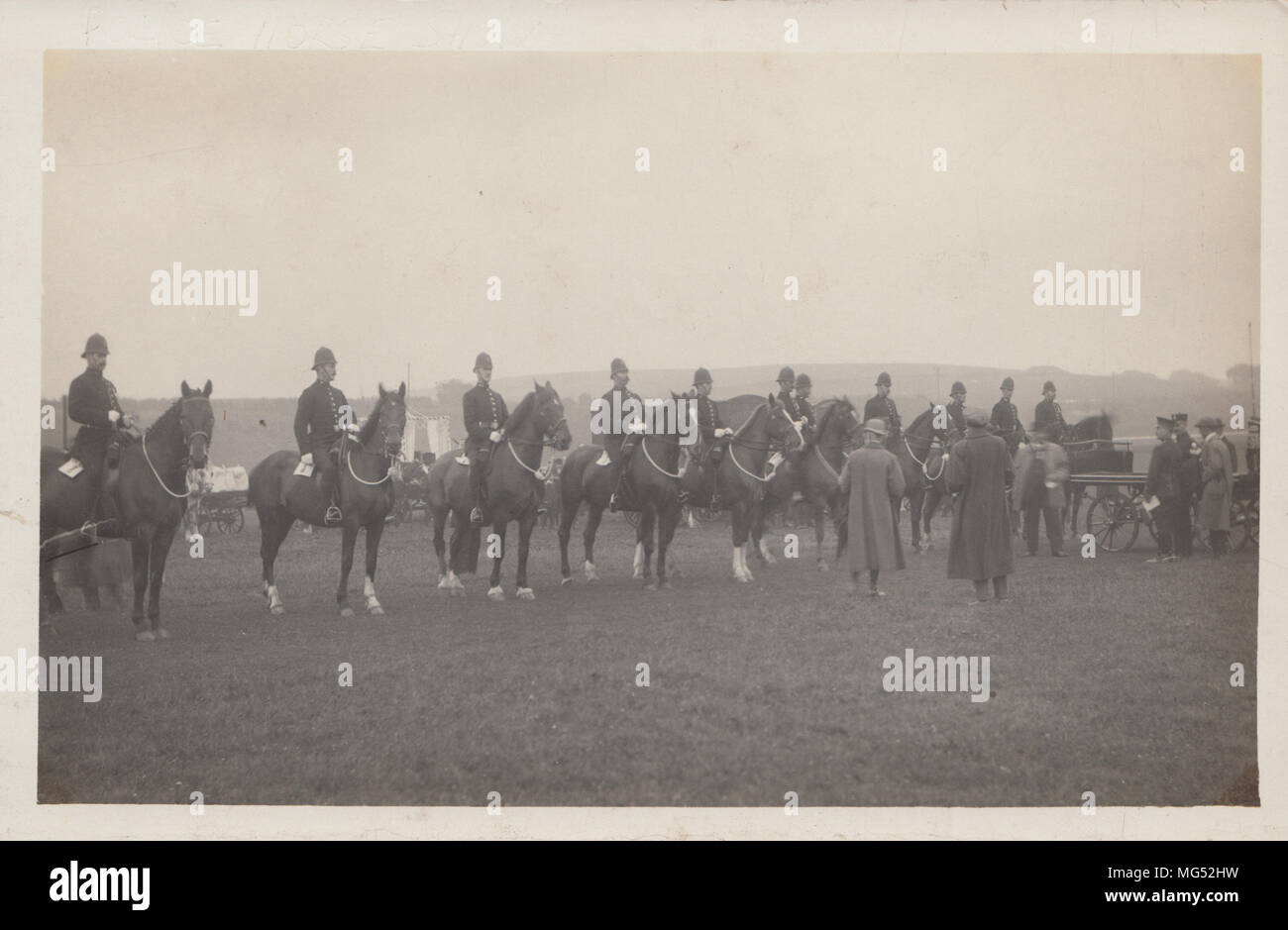 Real Policía Montada de postales fotográficas en Alexandra Day 1914 en Workington Foto de stock