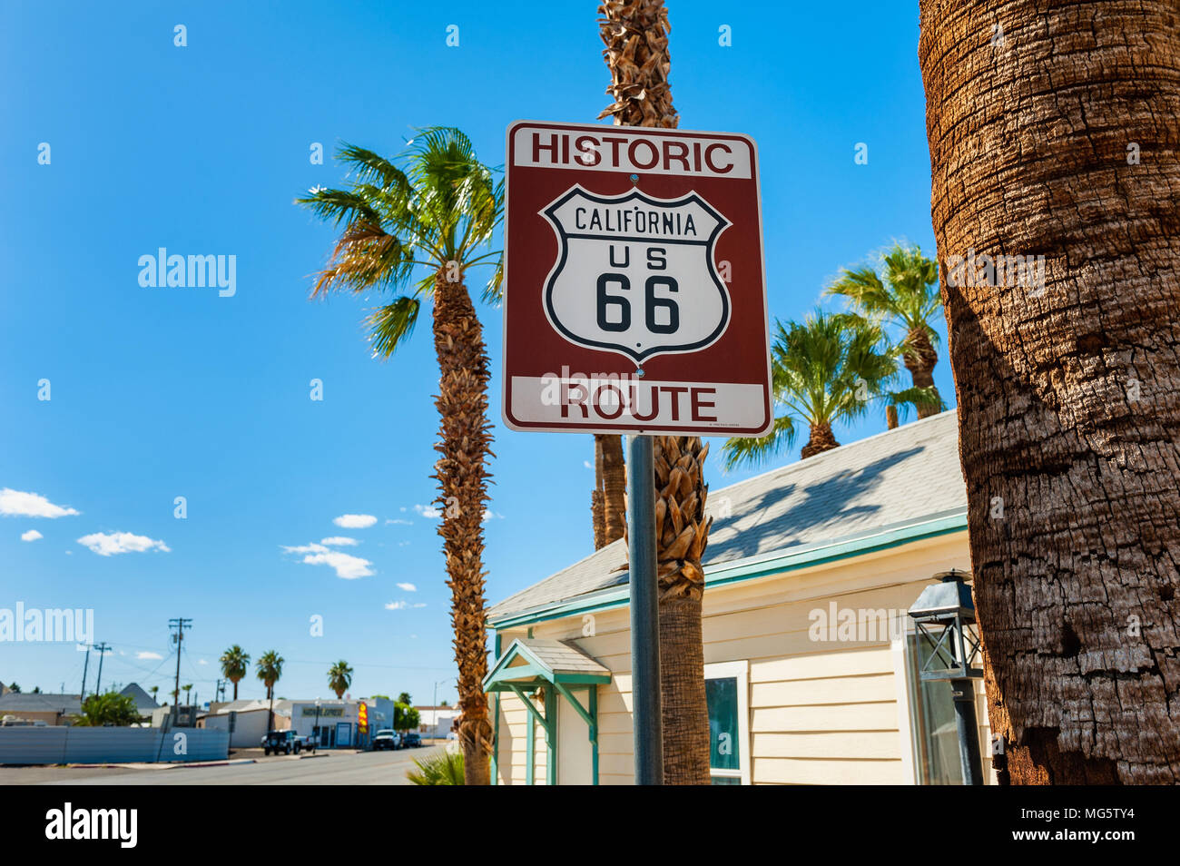 Route 66 Firmar en agujas California EE.UU. Foto de stock
