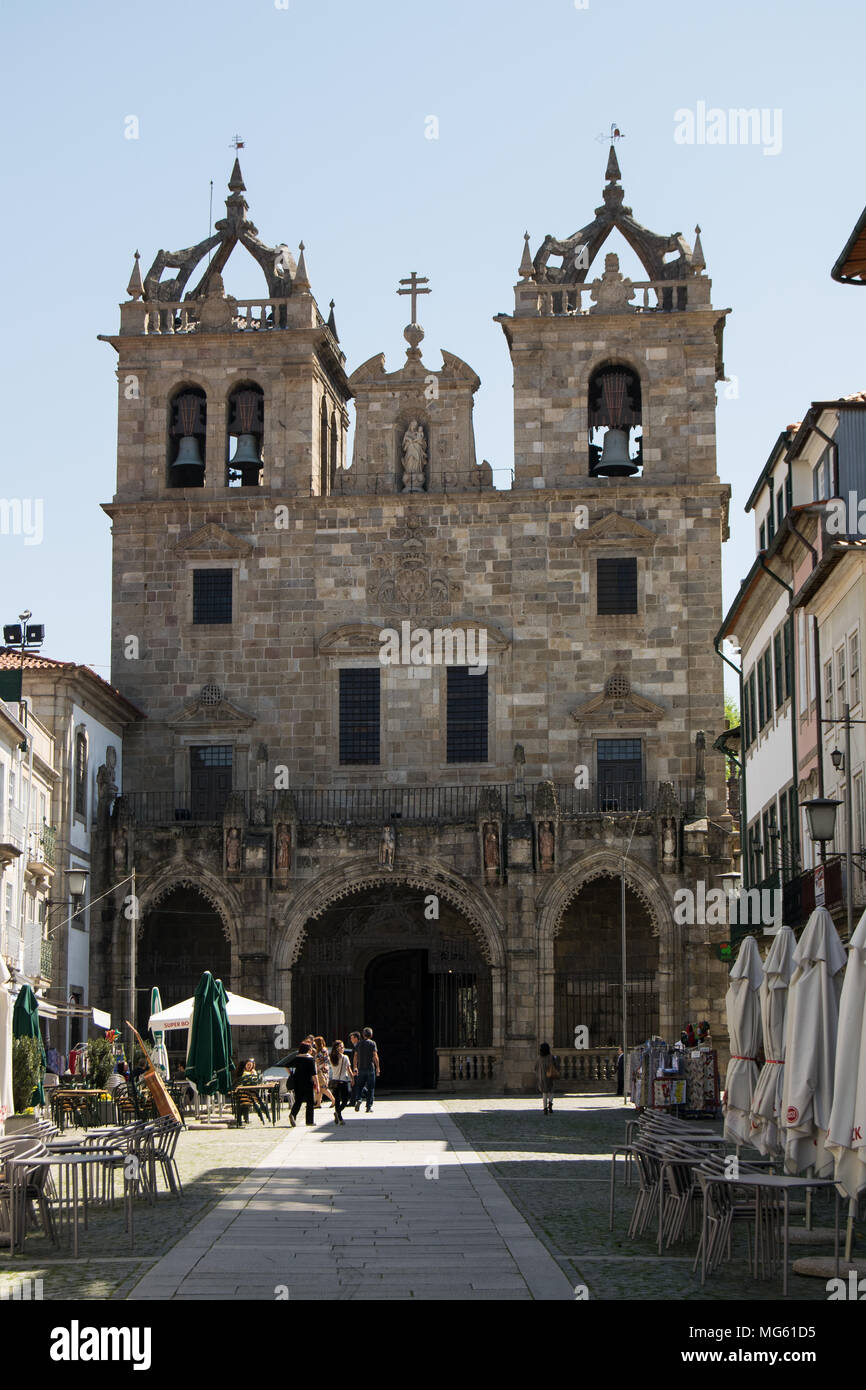 carro Permeabilidad Cita La Sé Catedral en el centro histórico de Braga Fotografía de stock - Alamy