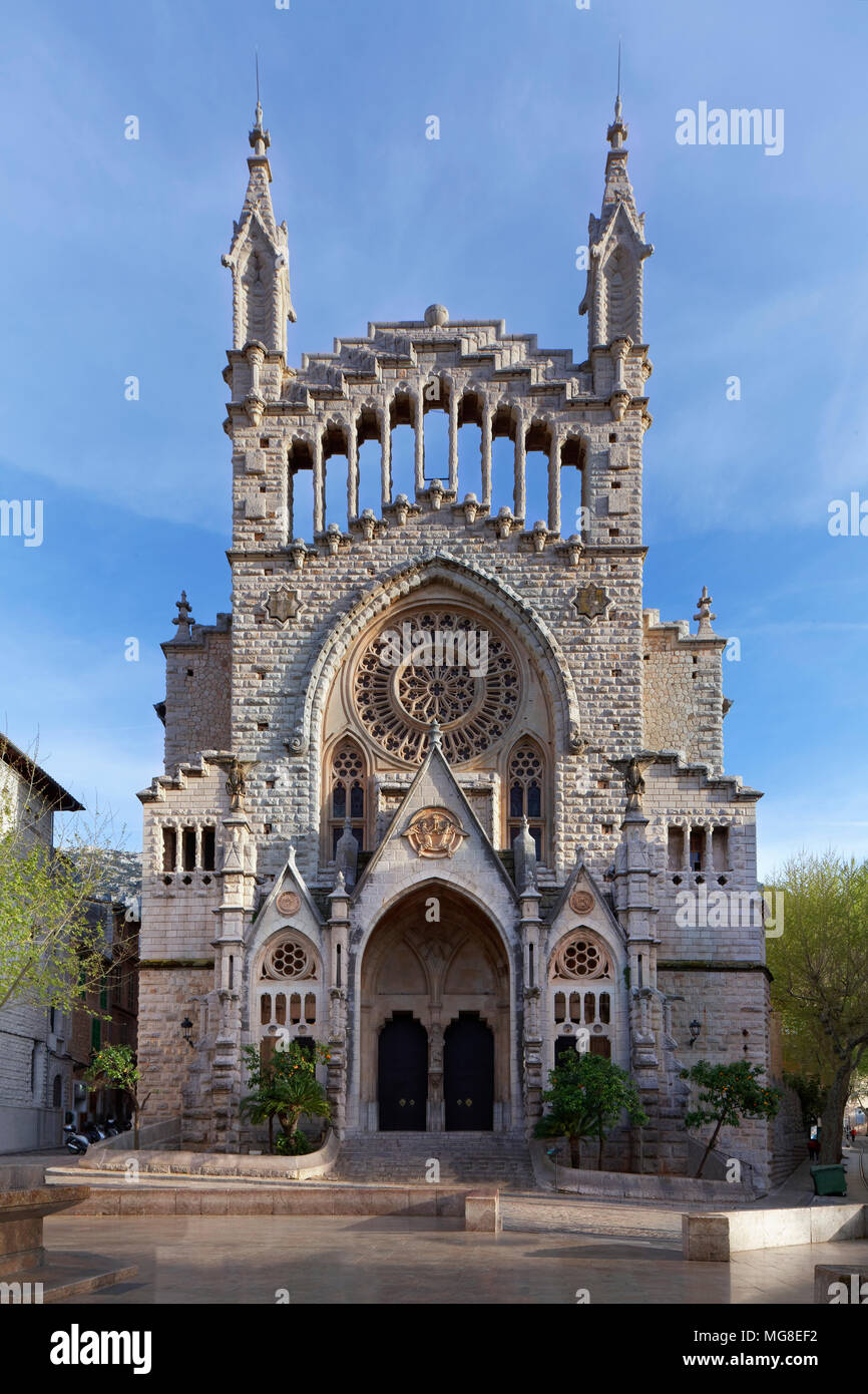 Iglesia de San Bartolomé, iglesia parroquial católica romana, Plaza de sa Constitucio, Sóller, Serra de Tramuntana de Mallorca Foto de stock