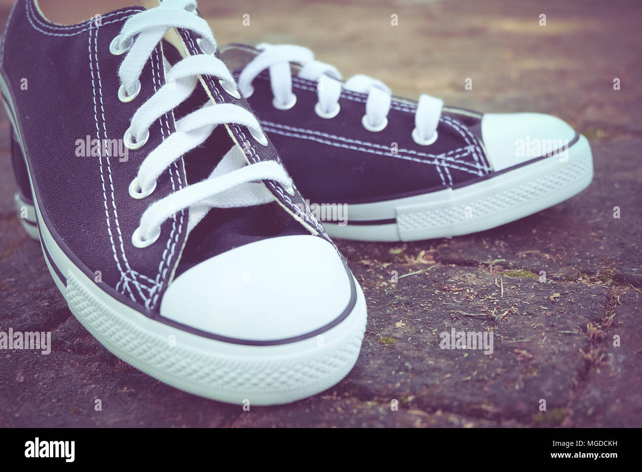 Zapatillas Converse Negras Fotos e Imágenes de stock - Página 8 - Alamy