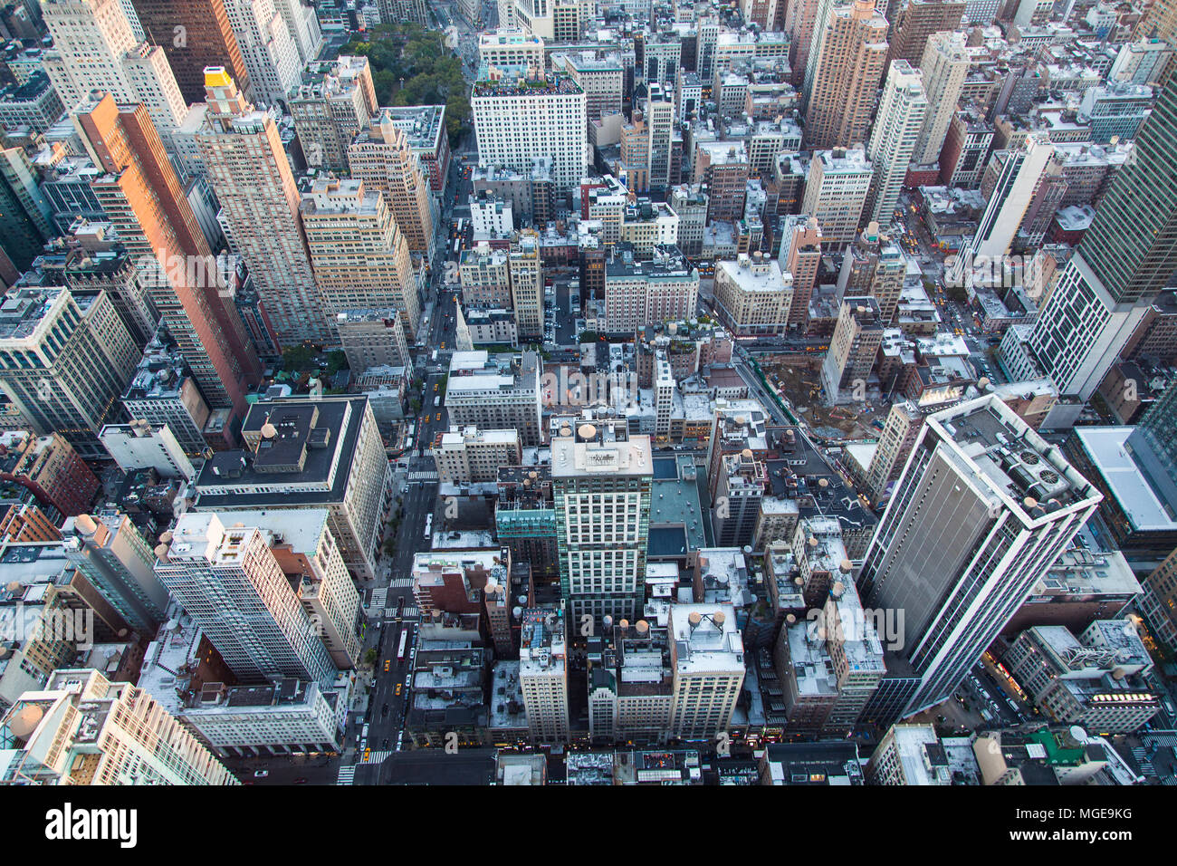 Nueva York y el edificio Torre Sky View Foto de stock