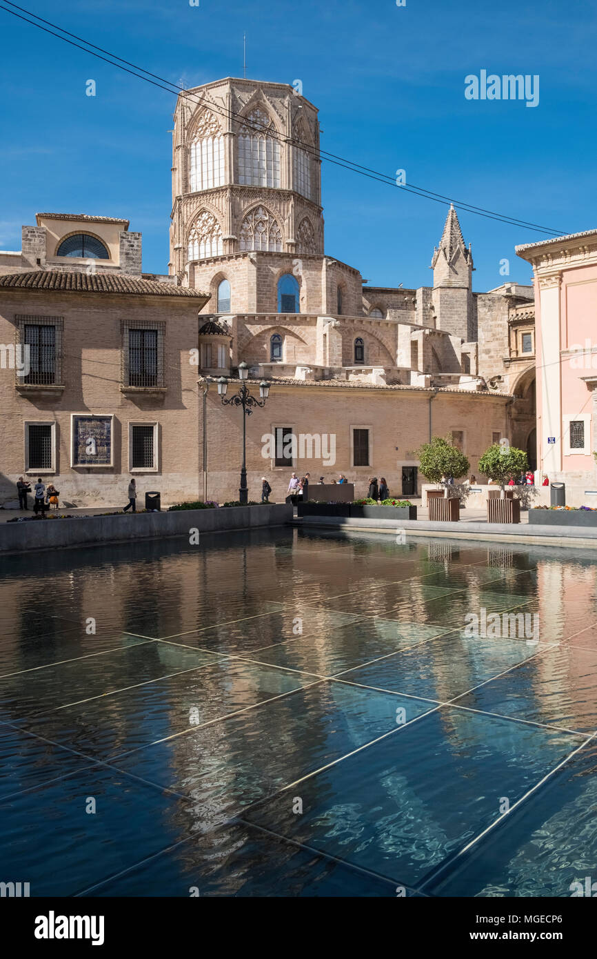 Plaza Decimo Junio Bruto, parte del casco histórico de la ciudad en el norte del distrito de Ciutat Vella, Valencia, España. Foto de stock