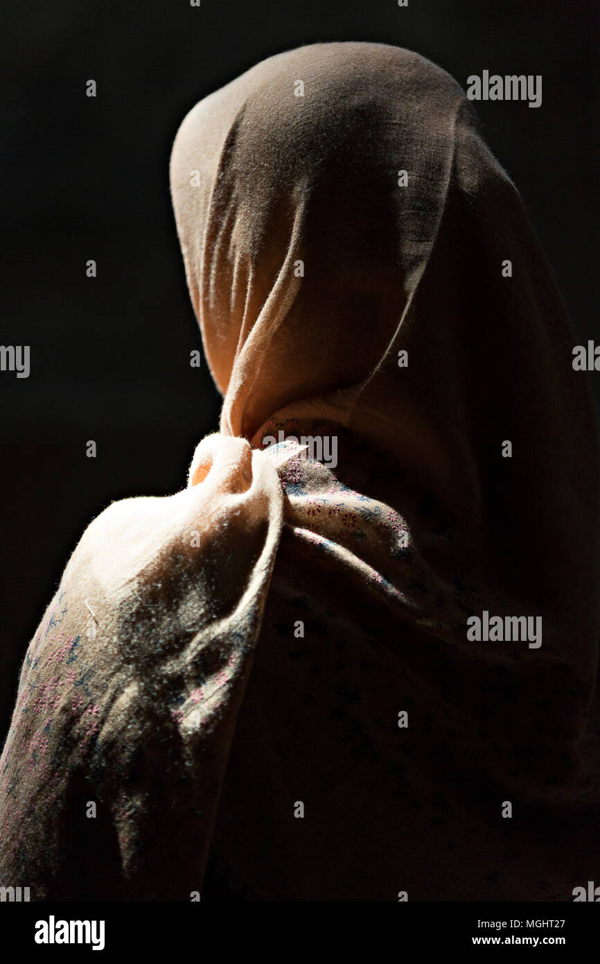 Mujer musulmana en bufanda en Irán Foto de stock