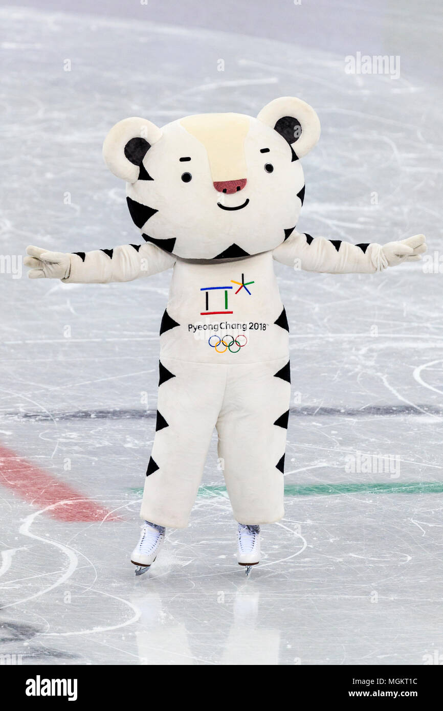 Soohorang, la mascota de los Juegos Olímpicos de Invierno PyeongChang 2018  durante el corto trasck del patinaje de velocidad Fotografía de stock -  Alamy