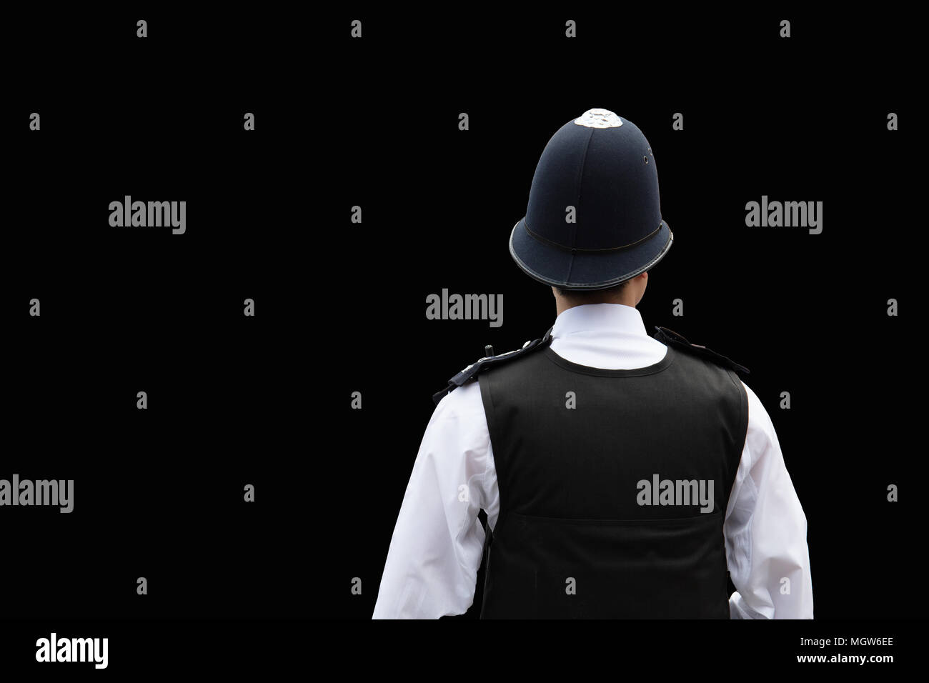 Oficial de la Policía Metropolitana de Londres. Vista trasera. Cintura para arriba. Aislados en negro. Foto de stock