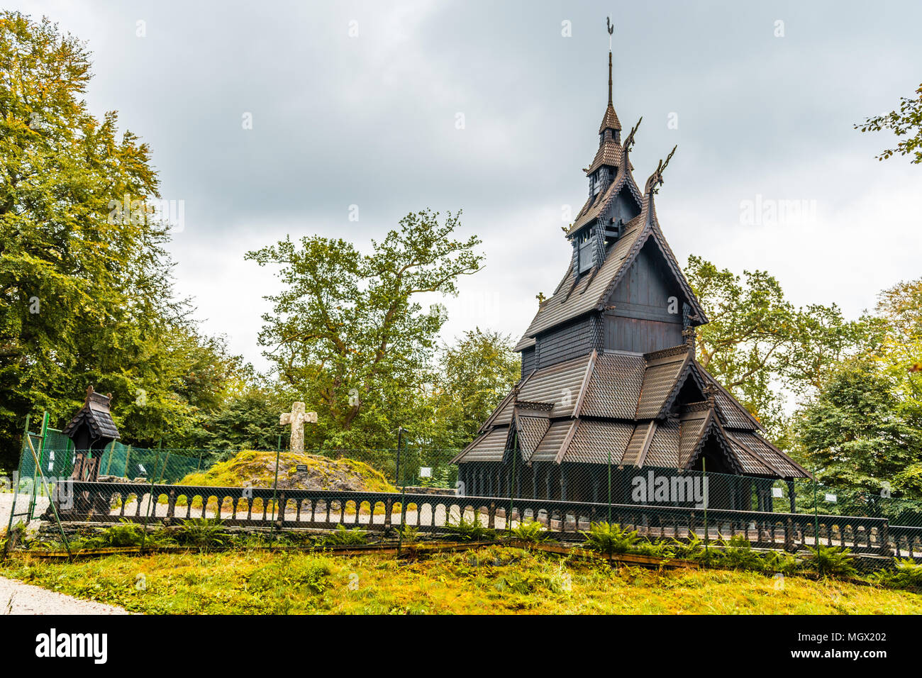 Noruega iglesia de madera cerca de Bergen (Stabkirche Fantoft Fotografía de stock - Alamy Noruega iglesia de madera cerca de Bergen (Stabkirche Fantoft Fotografía de stock - Alamy