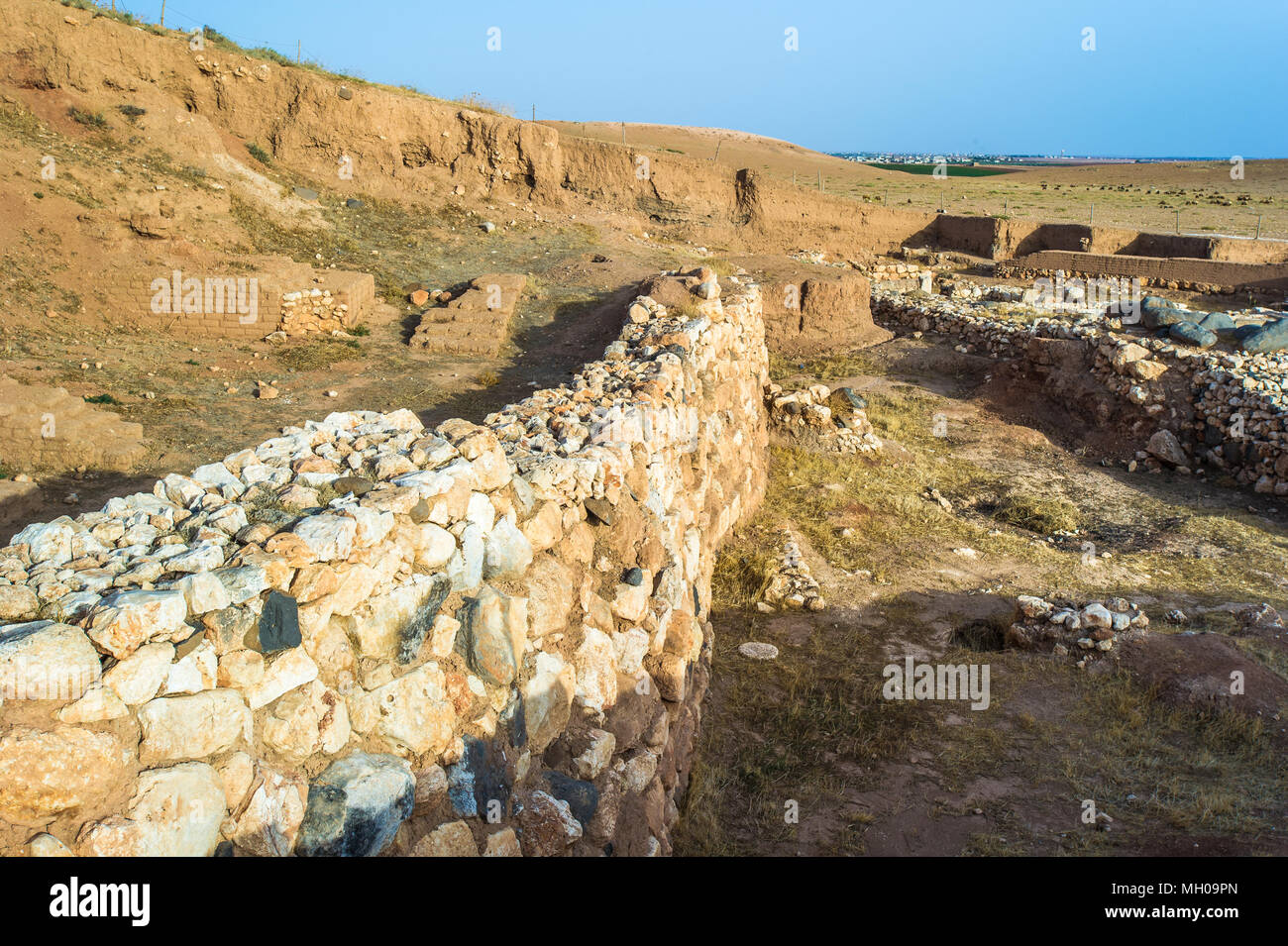 Ebla, Siria. El sitio es muy famoso por las tabletas de Ebla, un archivo de  alrededor de 20.000 tablillas cuneiformes que allí se encuentran Fotografía  de stock - Alamy