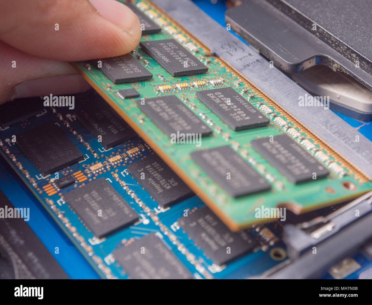 Instalación de la memoria. Ampliación de RAM del portátil Fotografía de  stock - Alamy