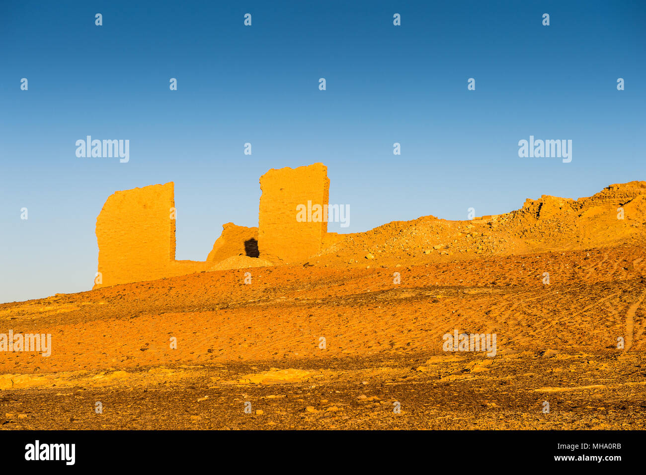 Ruinas del Templo Nadora en el Desierto de Egipto hasta kharga Foto de stock