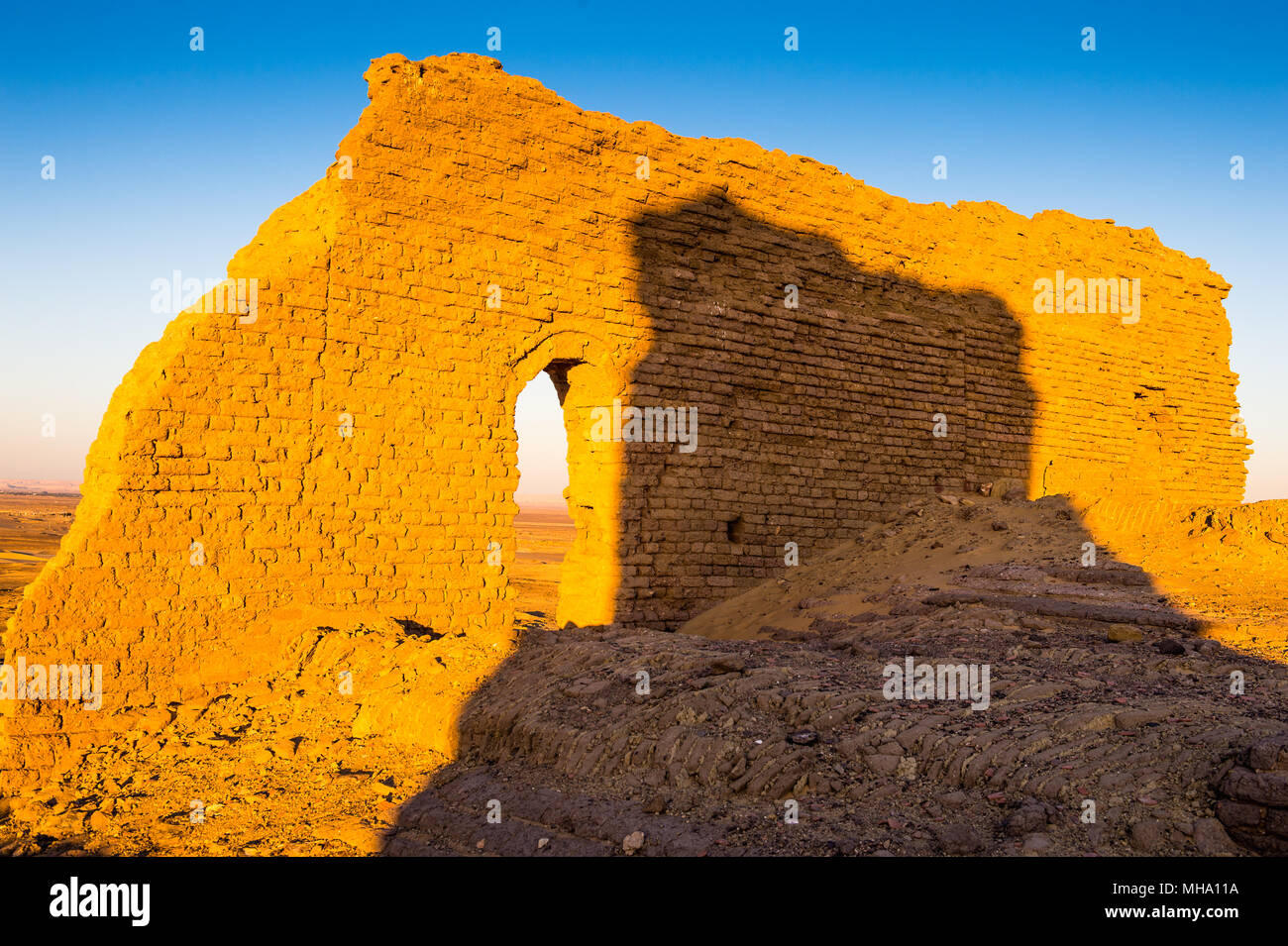 Ruinas del Templo Nadora en el Desierto de Egipto hasta kharga Foto de stock